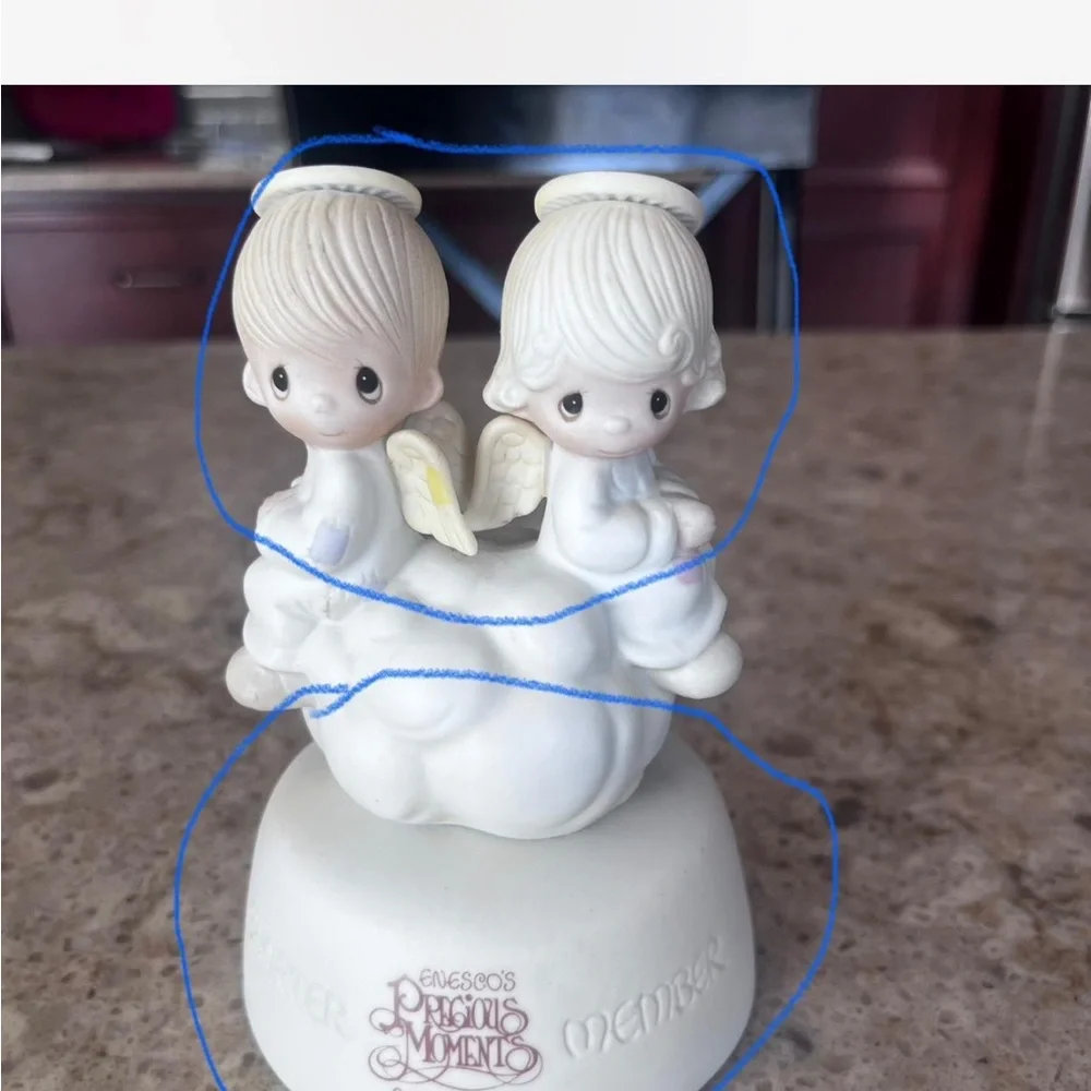 Vintage Precious Moments ‘…But Love Gies on Forever’ figurine!!!!
